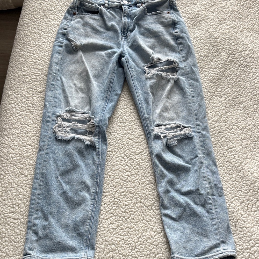 American Eagle Outfitters Light Wash Distressed Mom Straight Jean